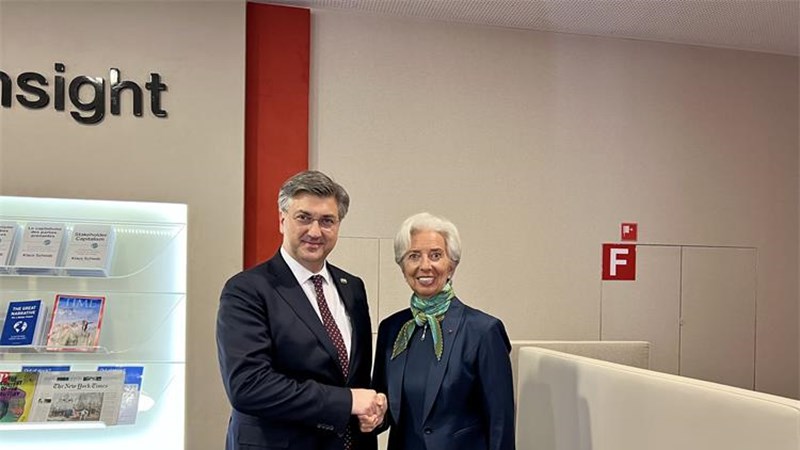 Eurozone membership will bolster our economy